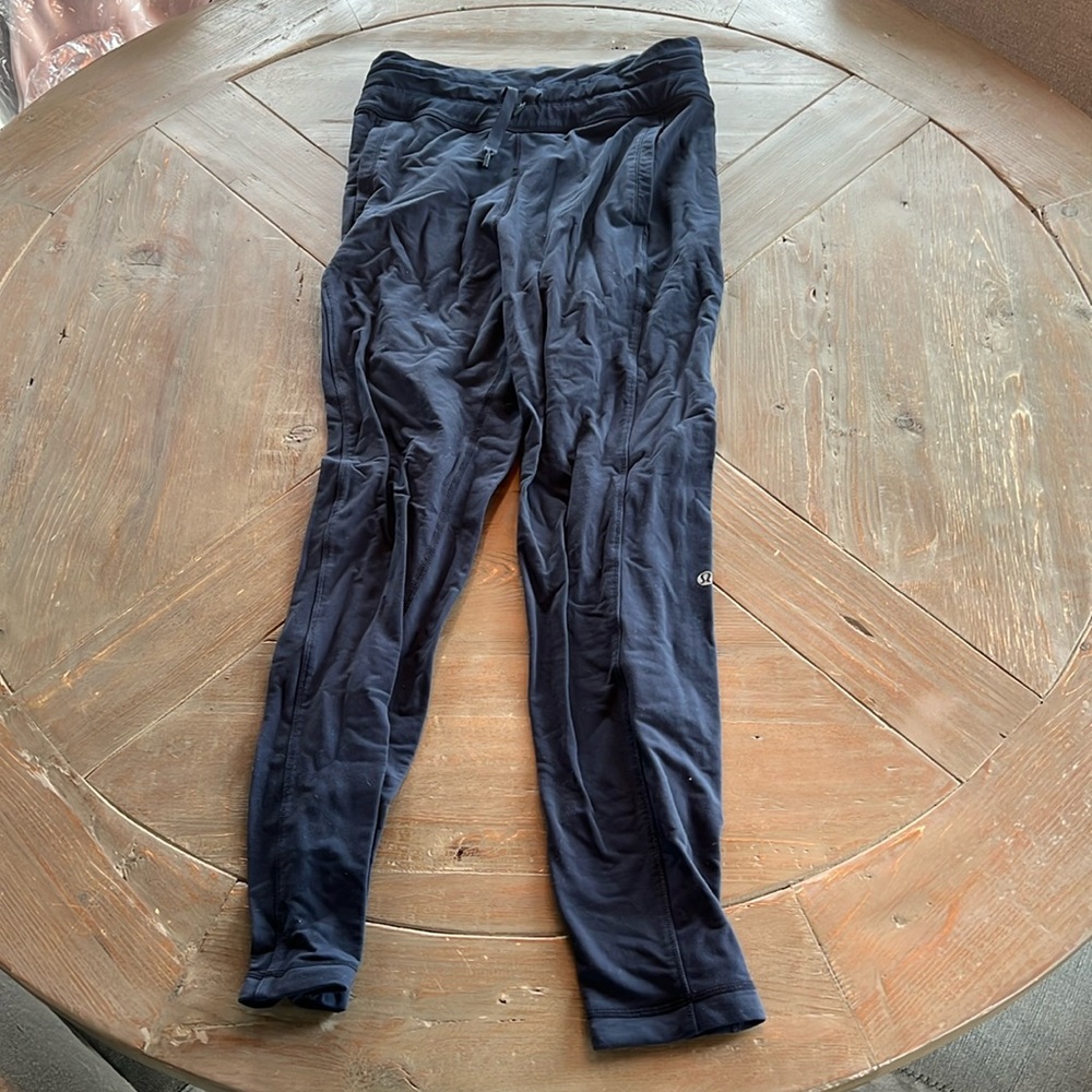 Navy blue Lululemon joggers 
Good condition